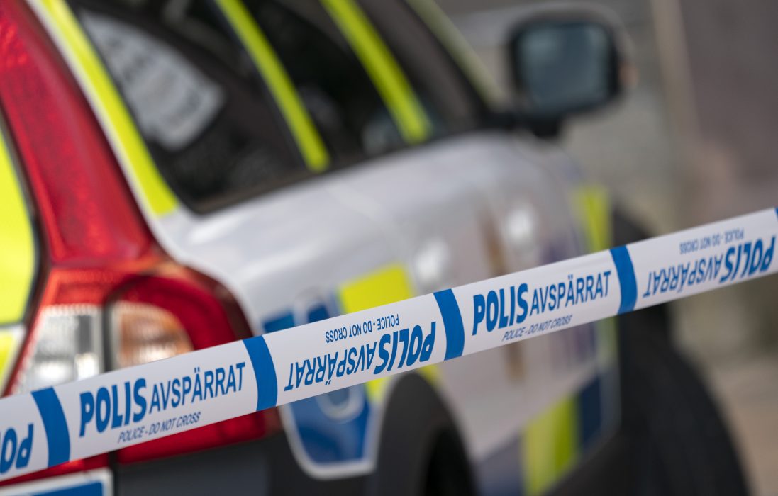 En kvinna och en man misstänks för grovt koppleri med människohandelsliknande inslag.