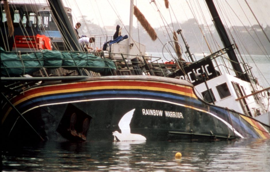 Greenpeace fartyg Rainbow warrior sänktes av den franska säkerhetstjänsten i nya zeeländska Auckland.