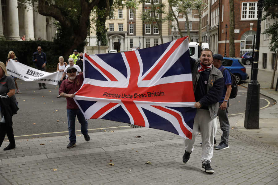 Brexitanhängare demonstrerar utanför Europa House i London när EU:s chefsförhandlare Michel Barnier anlände dit i onsdags.