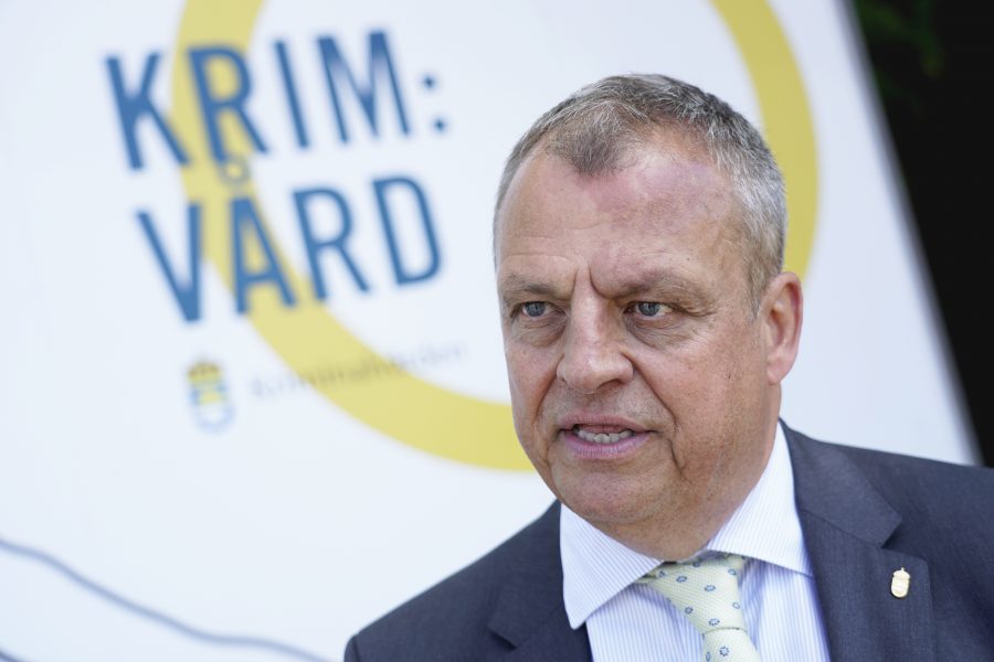 Kriminalvårdens generaldirektör Martin Holmgren har beslutat att myndigheten går upp i stabsläge efter ökad belastning.