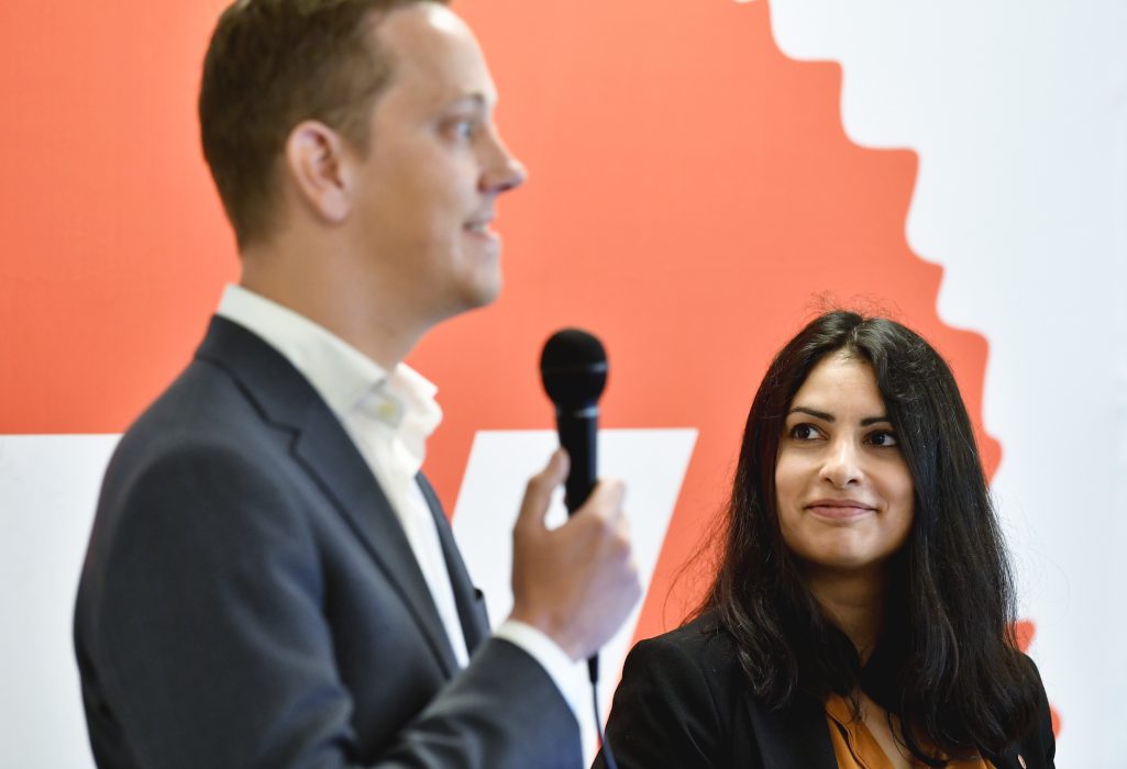 Vänsterpartiets valberedning sammankallande Håkan Eriksson presenterar partiets förslag till ny partiordförande – Nooshi Dadgostar – under en pressträff i partikansliet i Stockholm.