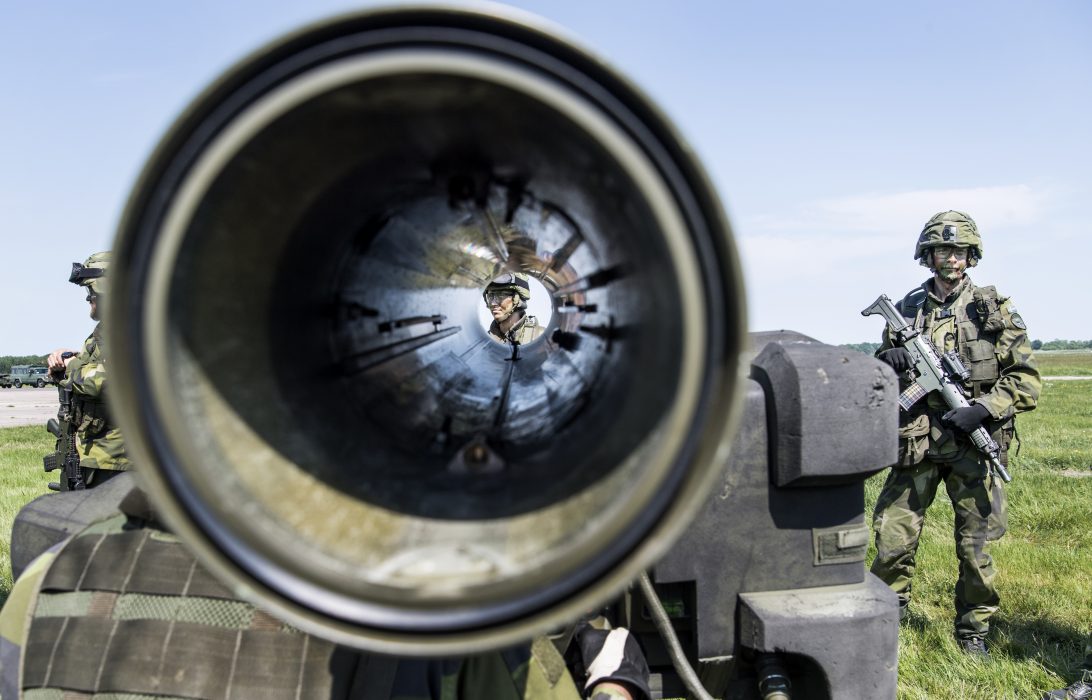 Varför redovisas aldrig militärens andel av utsläppen? undrar Karin Utas i ett öppet brevtill energi- och digitaliseringsminister Anders Ygeman, miljöminister Isabella Lövin och försvarsminister Peter Hultqvist.