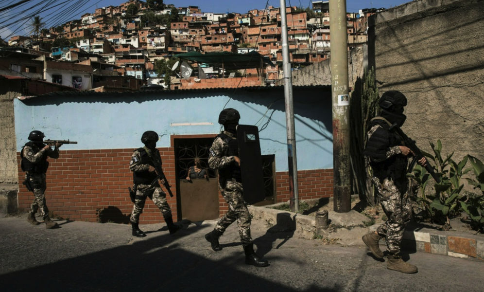 Den venezuelanska polisens elitstyrka Faes, som av FN pekas ut som ansvarig för utomrättsliga avrättningar, under en insats i huvudstaden Caracas.