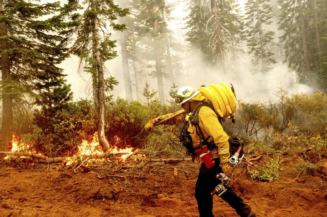 USA står i brand på mer än ett sätt.