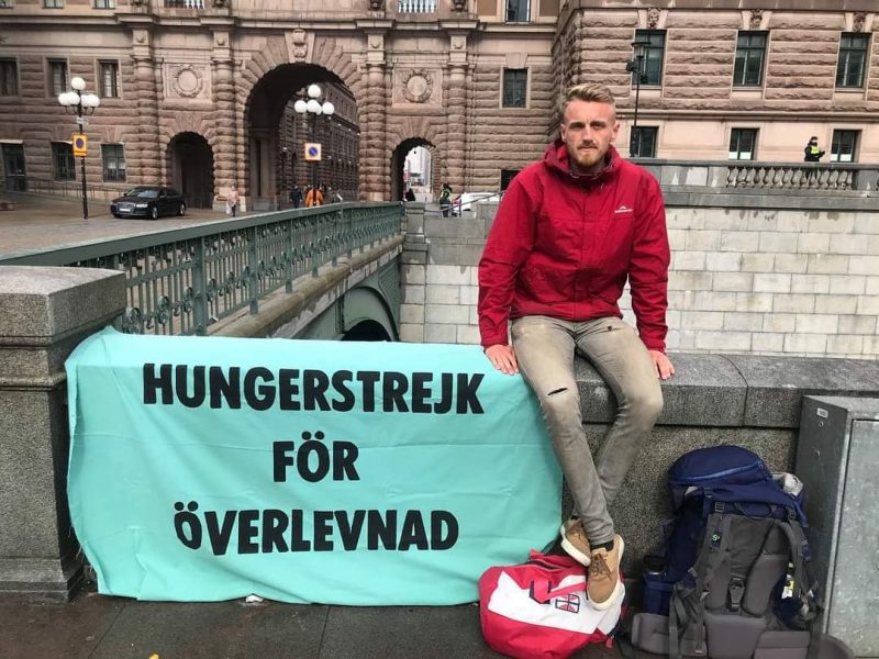 Albin Björk hungerstrejkar som ett sätt att belysa den pågående klimatkrisen.