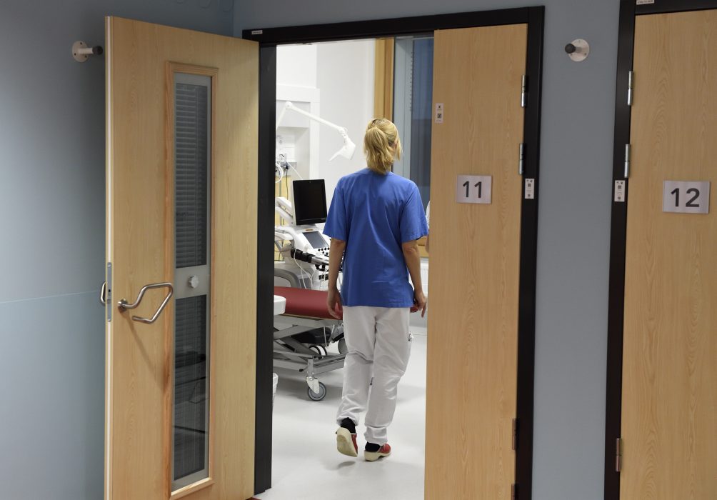 Allt fler anställda inom vården drabbas av psykisk ohälsa, enligt en rapport från Försäkringskassan.