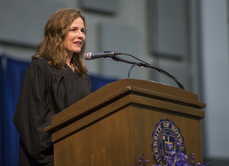 Den federala domaren Amy Coney Barrett är en av dem som president Trump kan tänkas utse till ny domare i Högsta domstolen.