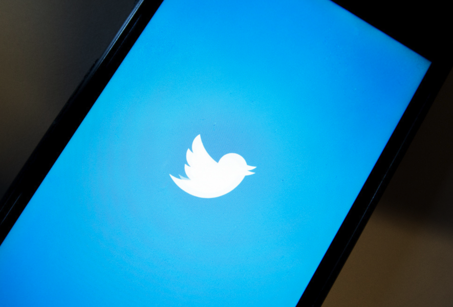 Amnesty kritiserar Twitter för att inte göra tillräckligt för att skydda kvinnor mot näthat.