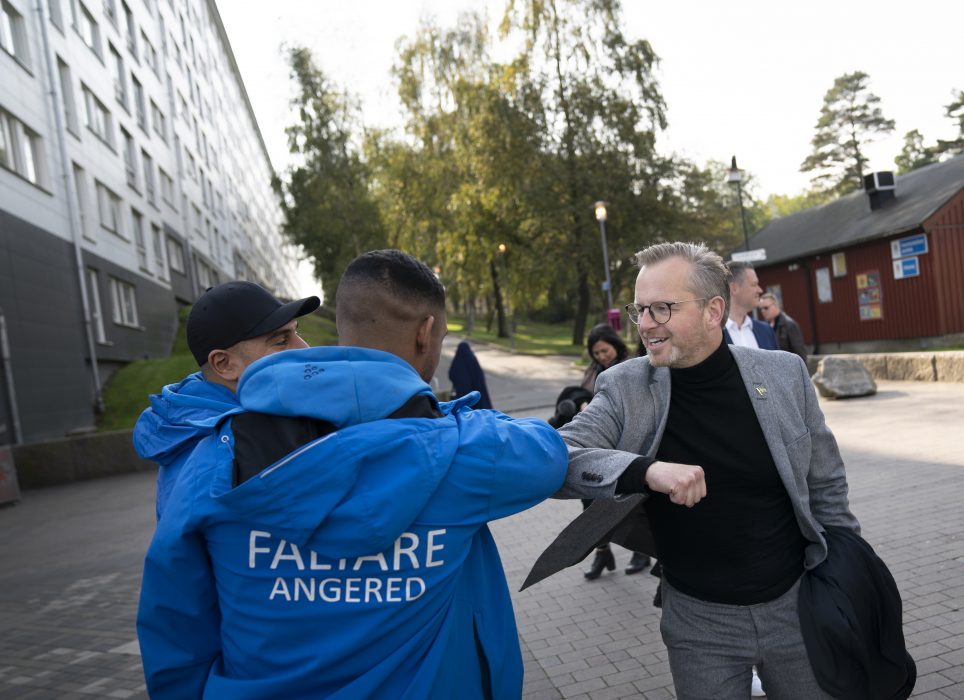 Mikael Damberg var på måndagen på studiebesök i Hjällbo och Hammarkullen, i Angered i nordöstra Göteborg.