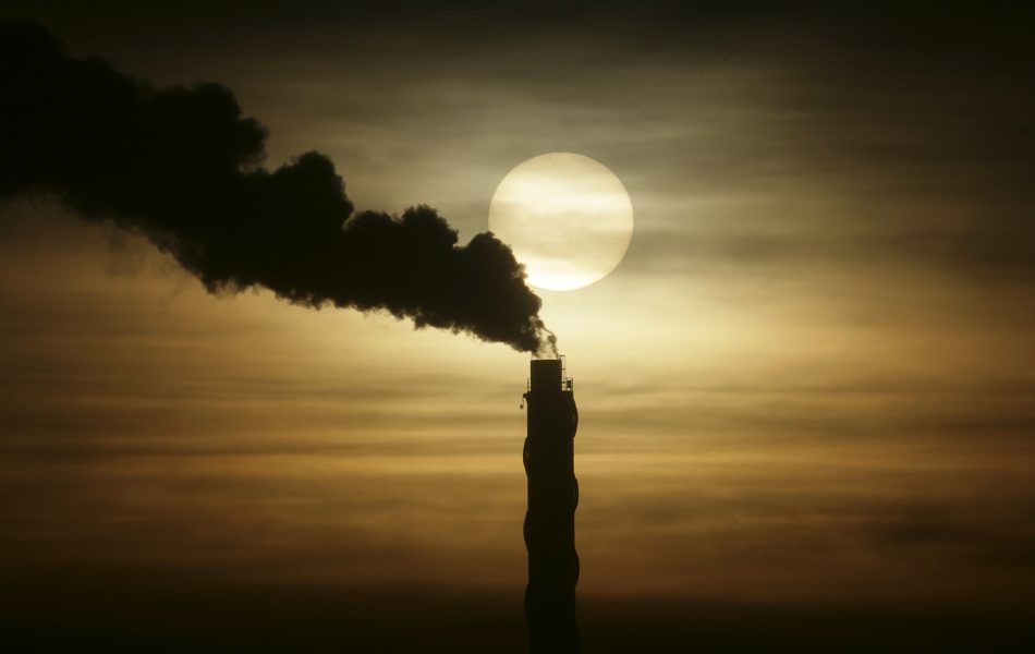 Utsläppen av växthusgaser minskar inom svensk ekonomi.