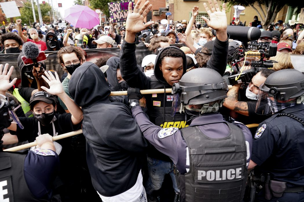 Demonstranter drabbade samman med polis i Louisville, Kentucky.