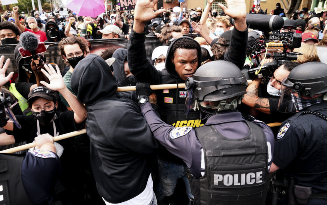 Demonstranter drabbade samman med polis i Louisville, Kentucky.