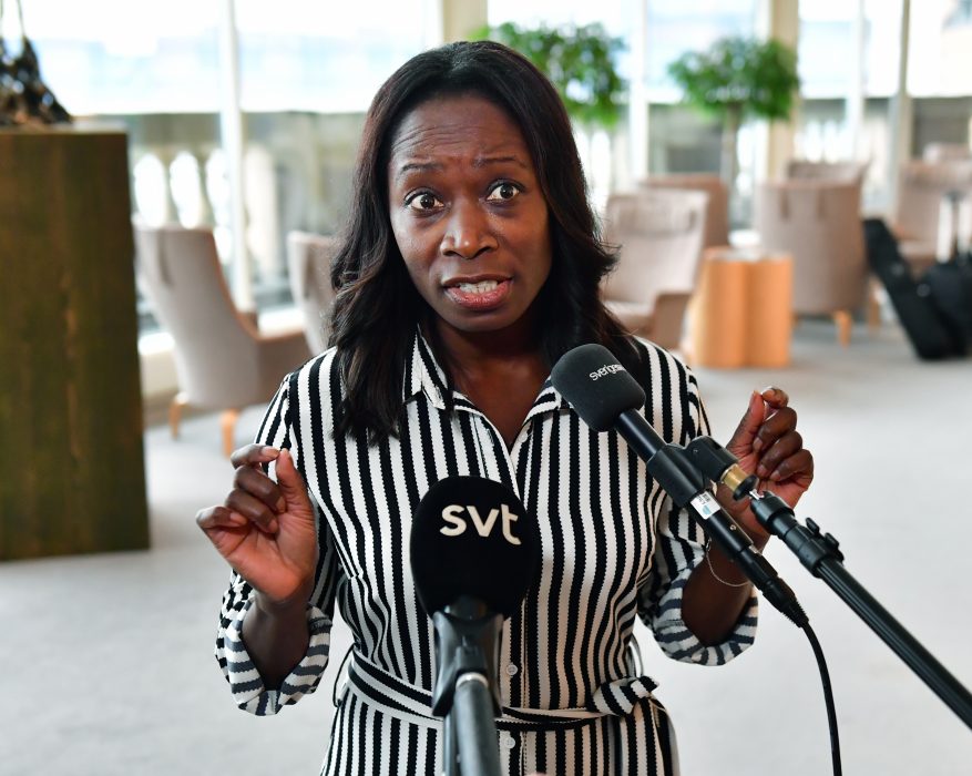 Liberalernas ledare Nyamko Sabuni (L) ställer sig bakom en las-uppgörelse utan LO, meddelar hon på fredagen.
