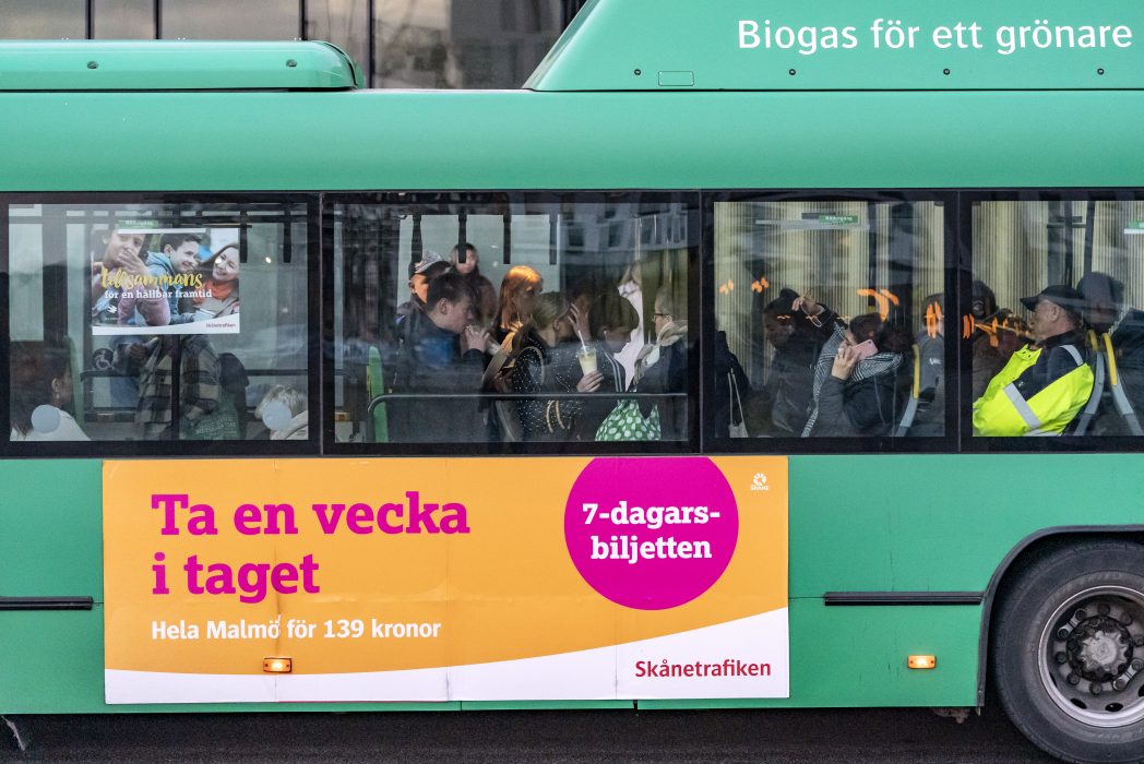 Människor i Region Skåne uppmanas att undvika resor i kollektivtrafiken.