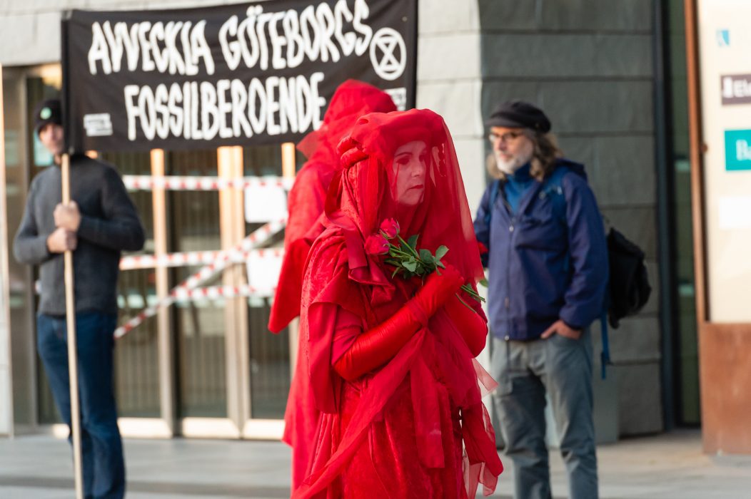 Extinction rebellion genomförde under tisdagskvällen en liksvepningsaktion mot planerna att bygga ett parkeringsgarage i Göteborg.