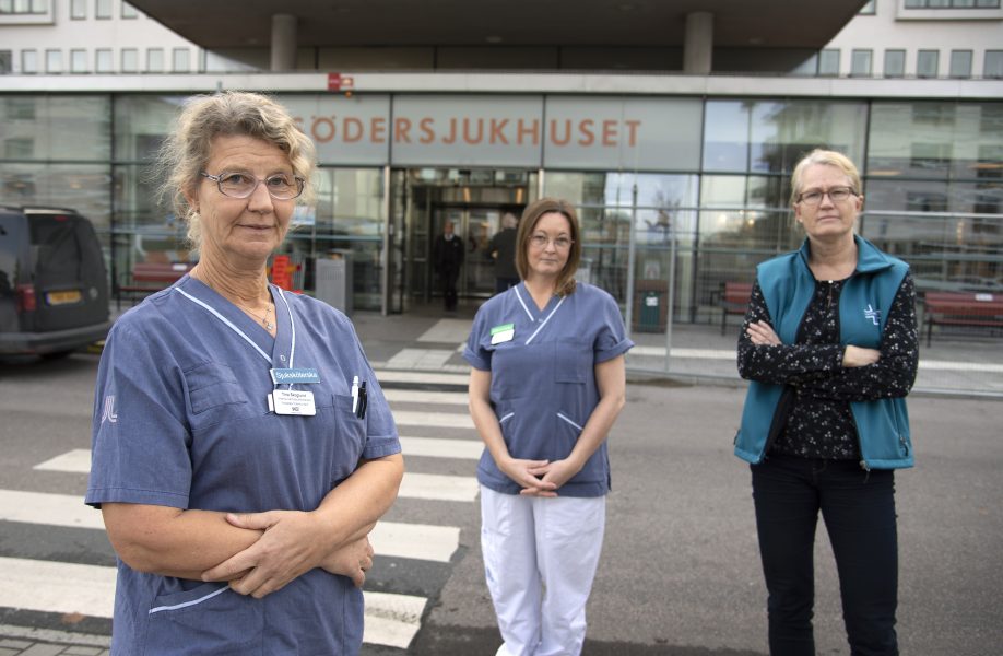 Intensivsjuksköterskan Tina Skoglund, Maria Widing, undersköterska på intensiven och Charlotta Dickman, samtliga på Södersjukhuset i Stockholm, ser med oro på en andra våg av pandemin.