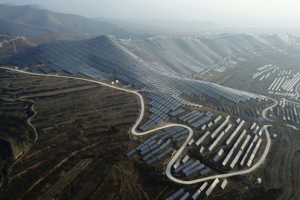 Solcellspark i distriktet Ruicheng, i centrala Kina.