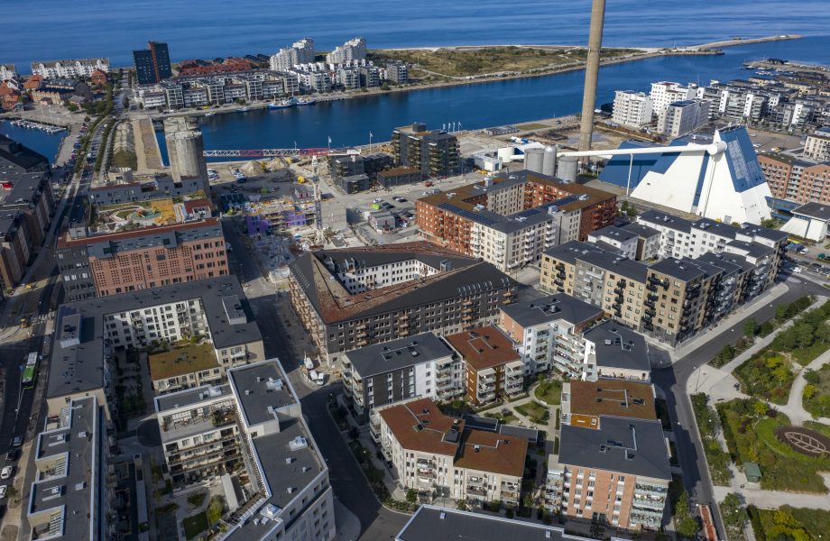 Limhamns sjöstad, där fastighetsägare kunnat dra ned på antalet parkeringsplatser mot att de samtidigt erbjudit andra mobilitetslösningar, så som bilpooler.