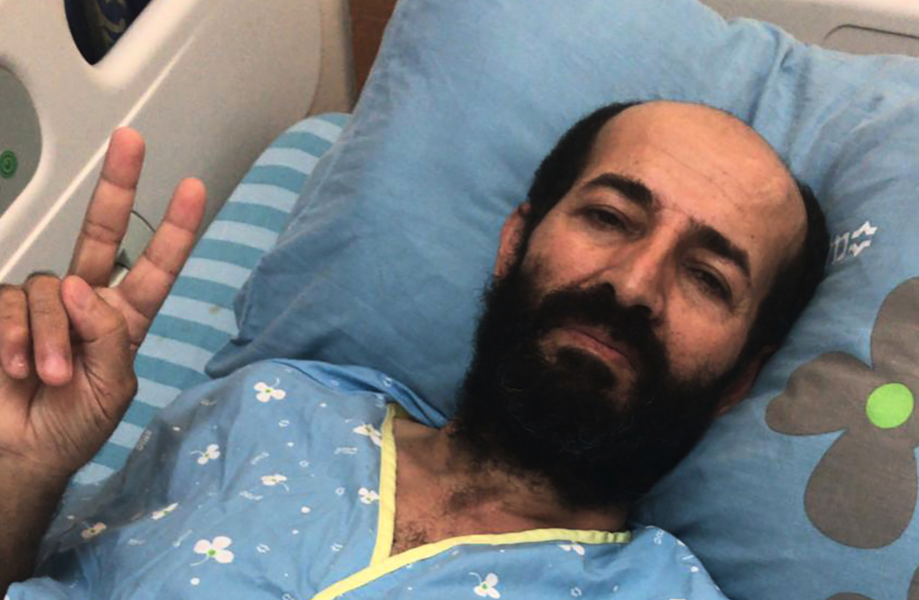 Den 49-årige Maher al-Akhras har hungerstrejkat nästan 80 dagar i protest mot Israel och att han hålls fängslad utan rättslig prövning.