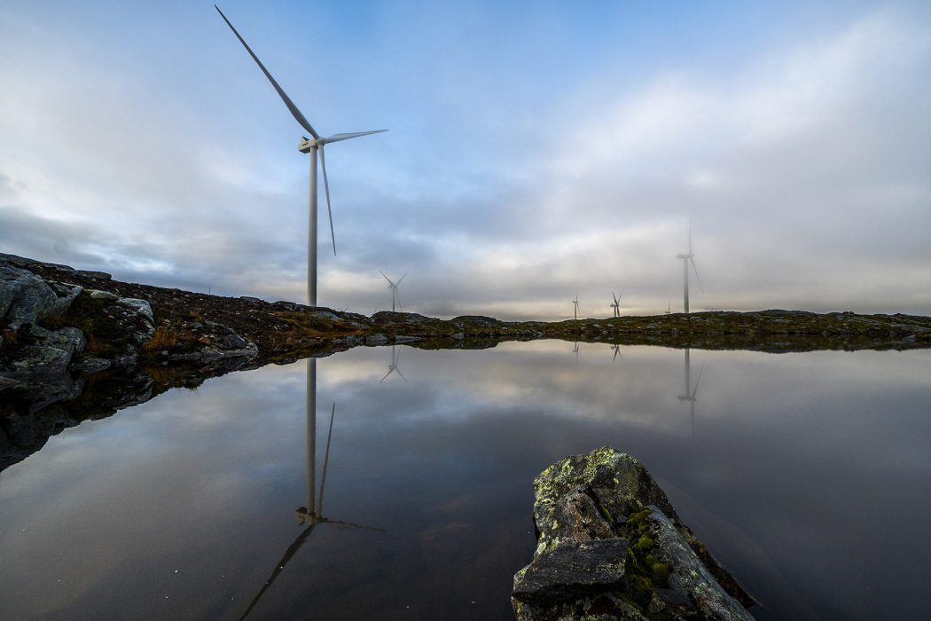 Vad gör vi om det inte blåser? Naturskyddsföreningen diskuterar framtidens energiomställning i dag, tisdag.