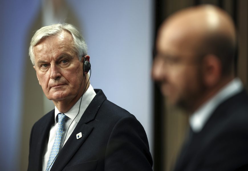 EU:s brexitförhandlare Michel Barnier och permanente rådsordföranden Charles Michel håller presskonferens i Bryssel.