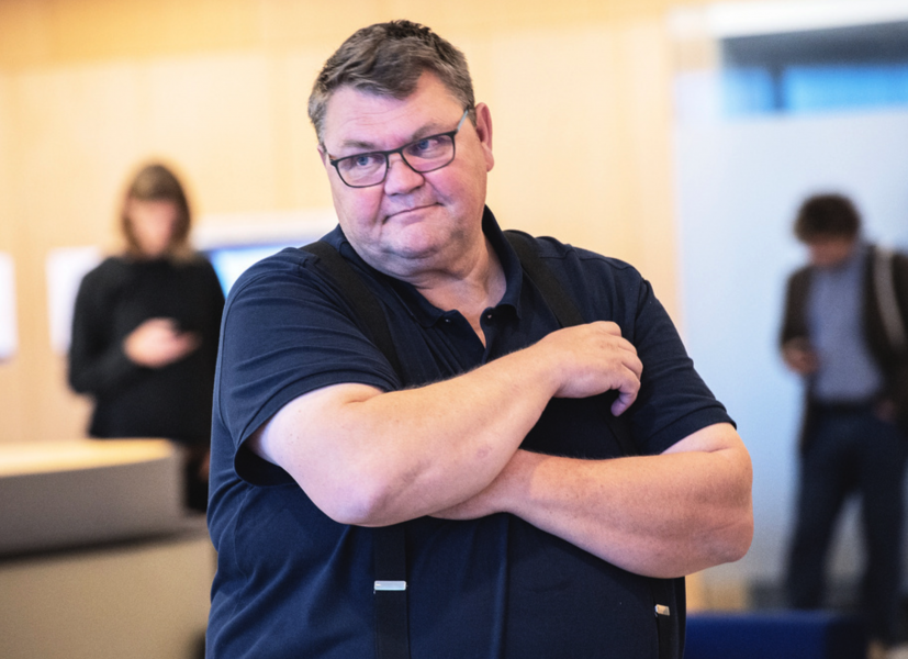 Sverigedemokraternas EU-parlamentariker Peter Lundgren i Jönköpings tingsrätt i samband med rättegången mot honom om sexuellt ofredande.