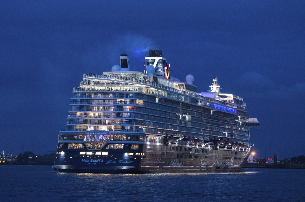 Tui´s kryssningsskepp 'Mein Schiff 2, som utgår från Hamburg - utan att besöka några andra hamnar, på grund av den rådande Coronapandemin.