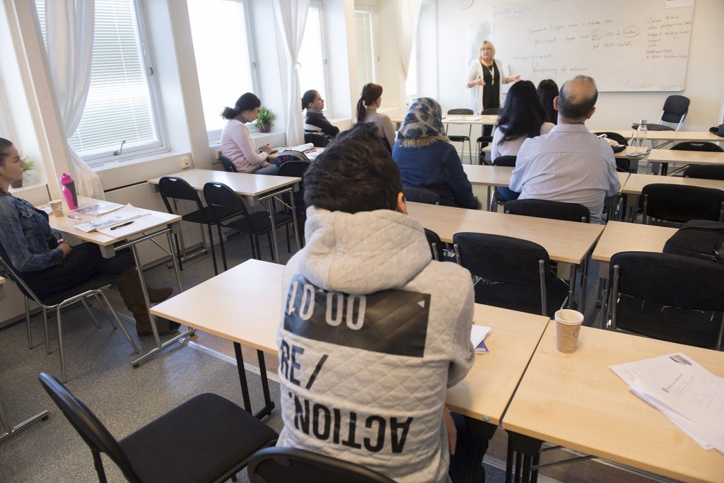 Påverkar SFI flyktingars jobbchanser? Ny rapport diskuteras på ett digitalt seminarium i dag.