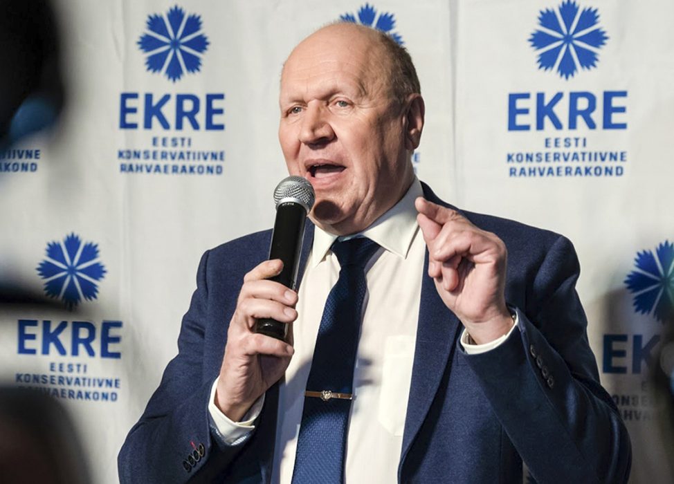 Estlands nationalistiske inrikesminister Mart Helme tycker att landets homosexuella kan "sticka till Sverige".