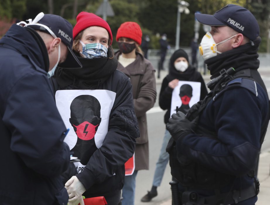 Författningsdomstolen i Polen skärper landets abortlagstiftning ytterligare.