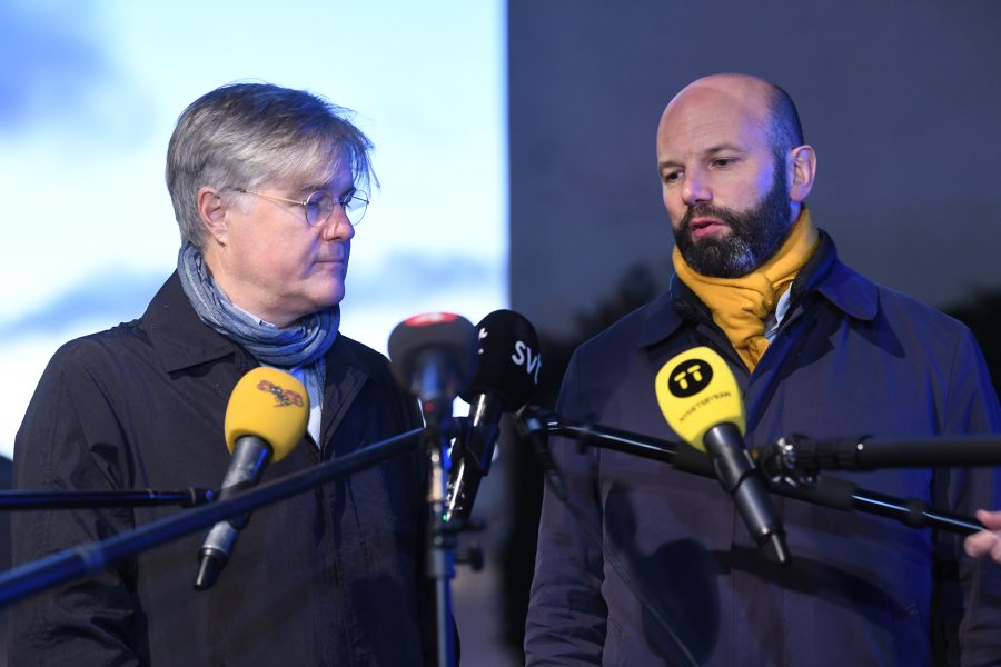 Unionens Martin Wästfeldt och Svenskt näringslivs Mattias Dahl att de inte hade LO med sig när de berättade om sin överenskommelse för en dryg vecka sedan.