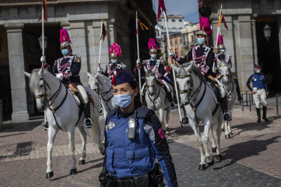 Guardia Real, det spanska livgardet, nära utrikesdepartementet i Madrid i onsdags.