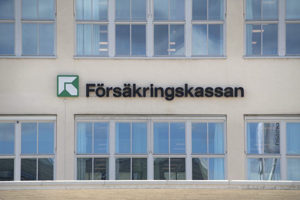 Nästan hälften av de personer som nekats sjukpenning av Försäkringskassan hade ingen arbetsinkomst de kunde försörja sig på ett år efter att de fått avslag, visar en ny rapport.