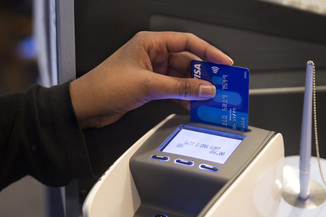 Sverige är snabbast i världen på att gå över till digitala betalningar.
