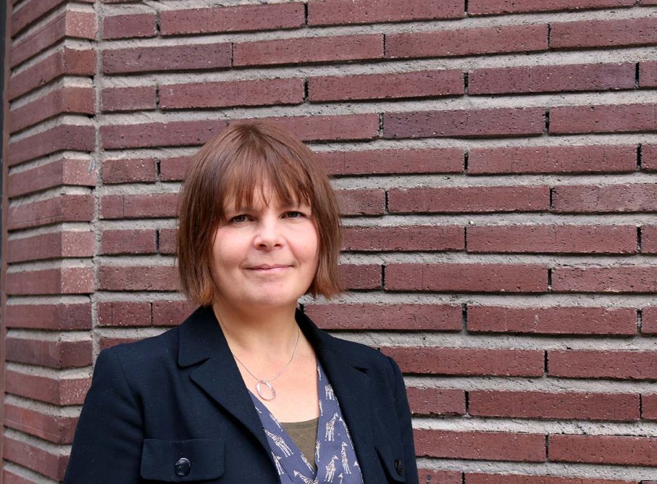 Elin Röös forskar om hållbara livsmedelssystem vid Sveriges Lantbruksuniversitet SLU, och intresserar sig även för djurvälfärd.