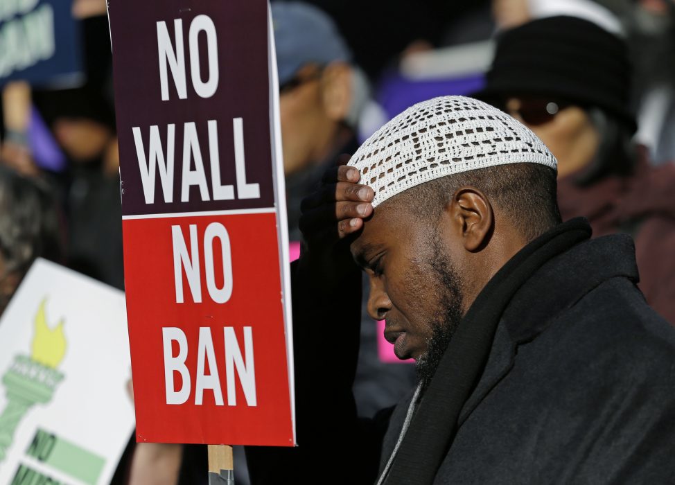 Bland det första Donald Trump gjorde i Vita huset var att förvägra människor från sex i huvudsak muslimska länder att resa in i USA.