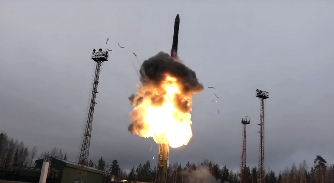 En interkontinental ballistisk robot skjuts upp i Ryssland.