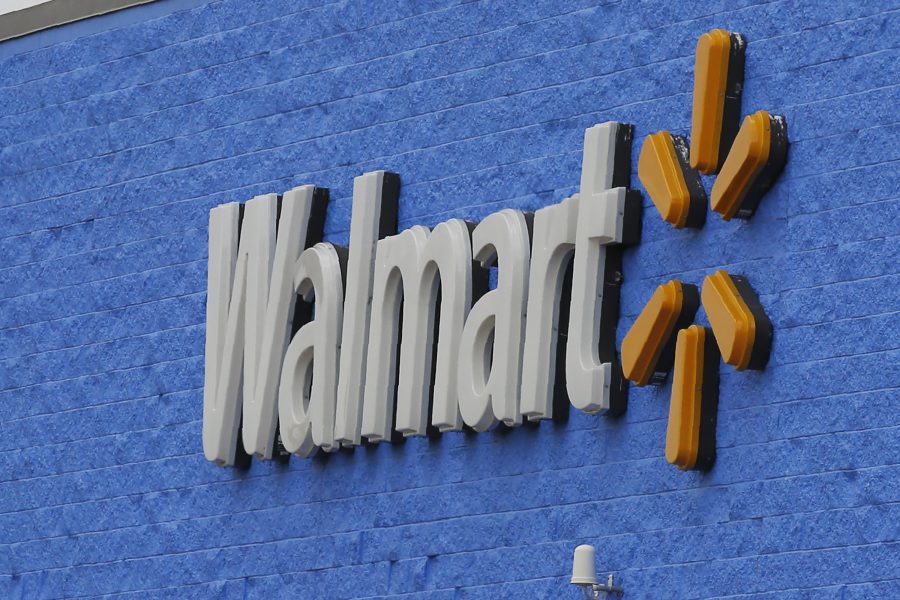 Walmart befarar oro i det amerikanska samhället i samband med presidentvalet.
