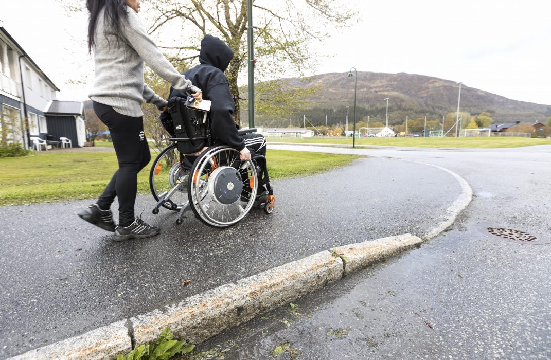Personliga assistenter är en av de grupper inom vårdyrket som anmält flest arbetsskador till följd av covid-19.