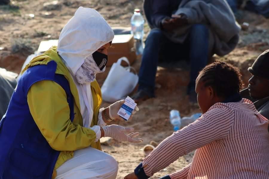 74 människor befaras ha mist livet efter att båt med migranter kapsejsat utanför Libyen.