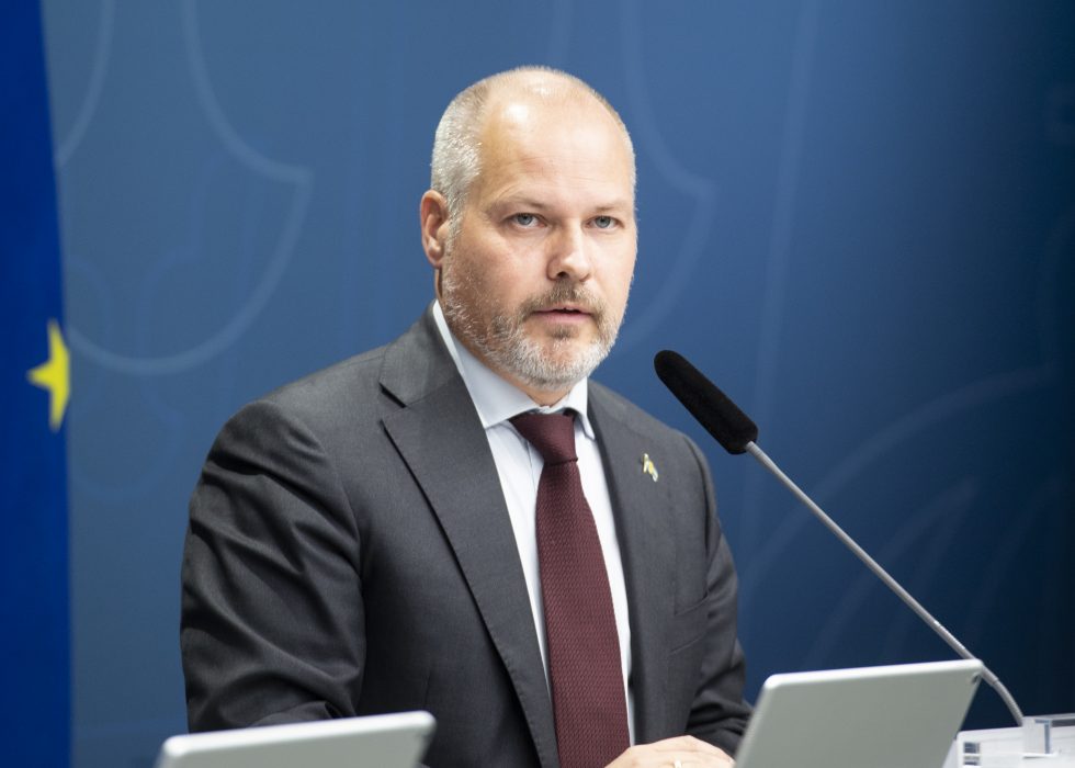 Justitie- och migrationsminister Morgan Johansson (S) vill återinföra ett snabbspår för asylsökande från länder med liten chans att få stanna.