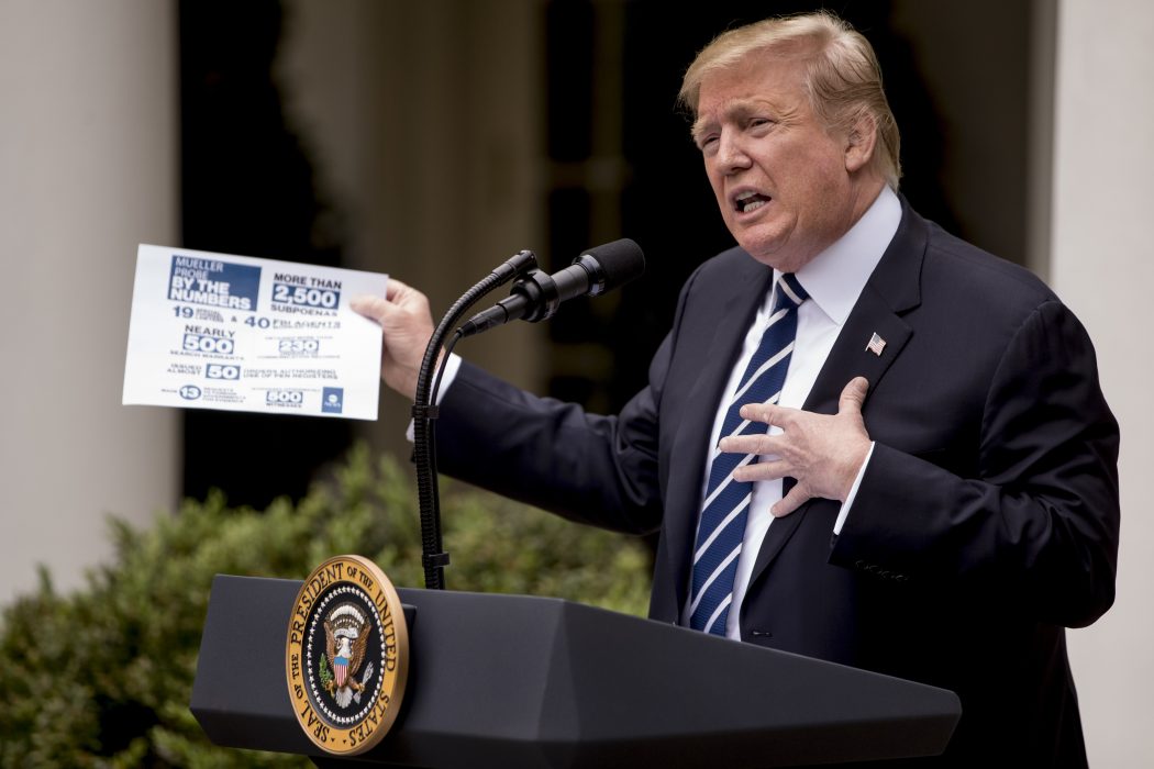 USA:s president Donald Trump har ett särskilt sätt att twittra när han blir ansatt i medier, enligt en ny studie.
