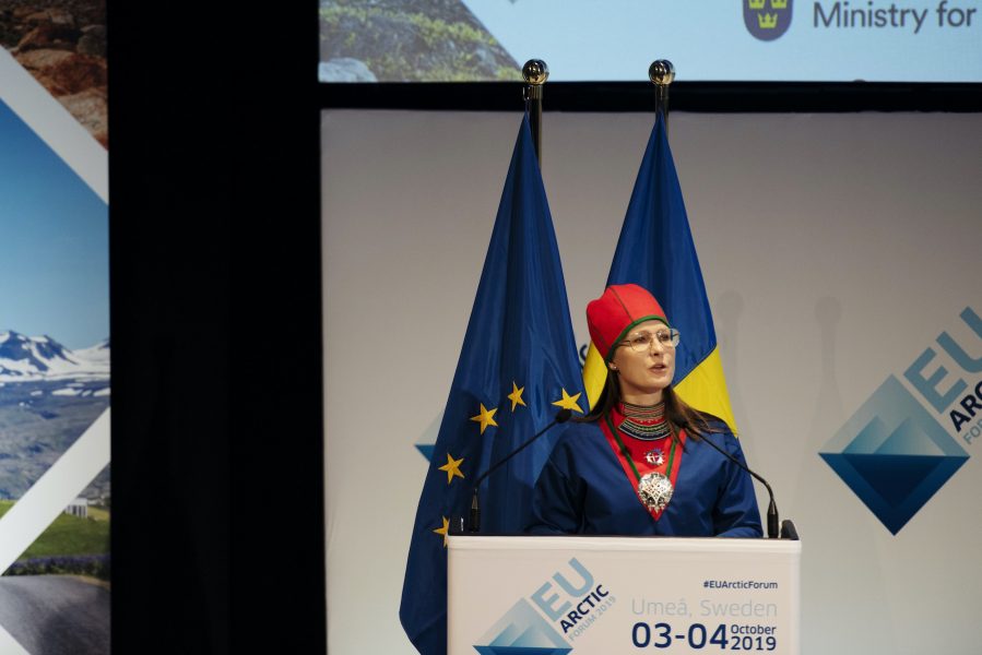Här syns Åsa Larsson-Blind tala under öppnandet av EU Arctic Forum 2019.