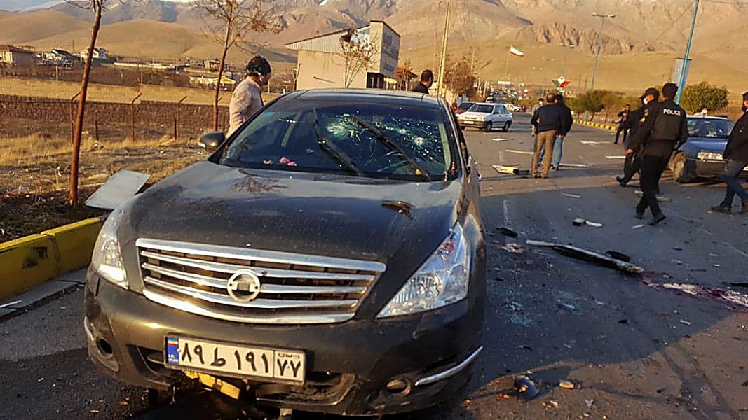 Bilden, som publiceras av Irans statliga medier, ska föreställa bilen som Mohsen Fakhrizadeh färdades i när han attackerades.