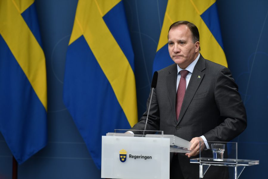Statsminister Stefan Löfven (S) presenterarnya skärpta coronarestriktioner vid en presskonferens i dag.
