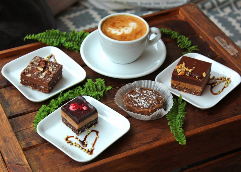 Kaféet drivs tillsammans med bageriet Unbakery, som producerar raw food-bakverk till kaféer och butik runt om i landet.