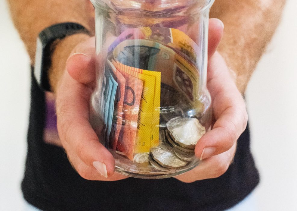 En basinkomst i Australien skulle kunna finansieras genom att höja inkomstskatten med 6 procent, konstateras i en ny studie.