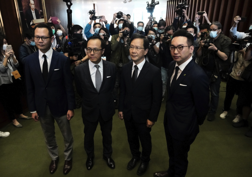 De avstängda parlamentsledamöterna Dennis Kwok, Kenneth Leung, Kwok Ka-Ki och Alvin Yeung under en presskonferens i Hongkong på onsdagen.