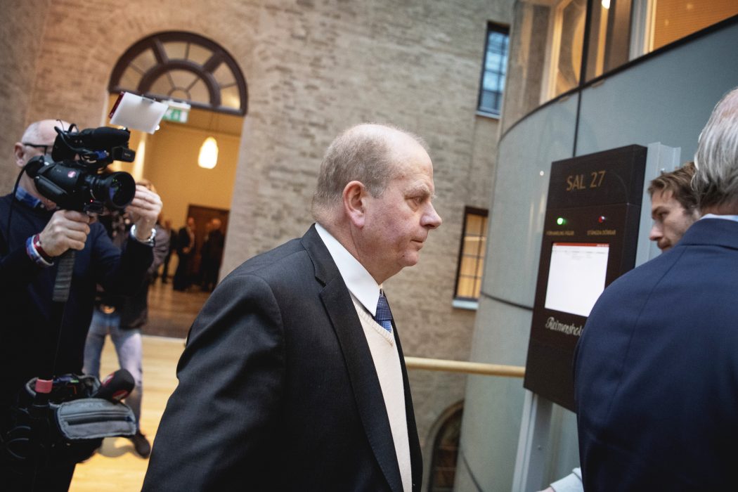 Före detta landsbygdsminister Eskil Erlandsson (C) på väg in till förhandlingarna i tingsrätten i Stockholm förra året.