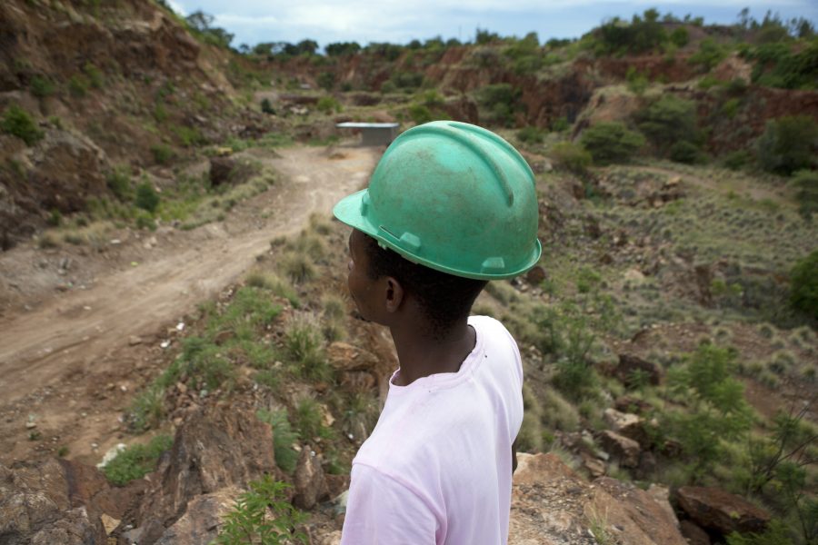 En gruvarbetare i Kwekwe i Zimbabwe.